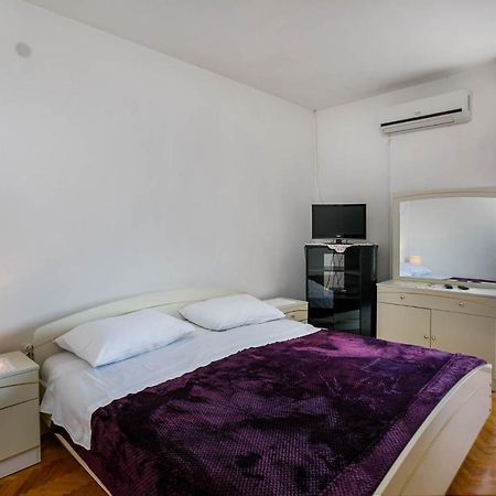 Apartments Mate Balote 54 Krk Bagian luar foto