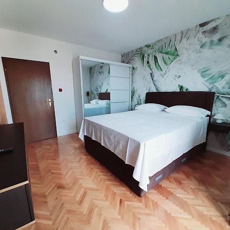 Apartments Mate Balote 54 Krk Bagian luar foto