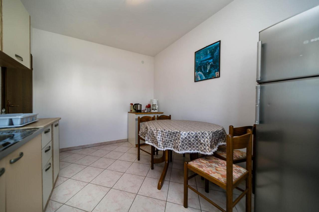 Apartments Mate Balote 54 Krk Bagian luar foto
