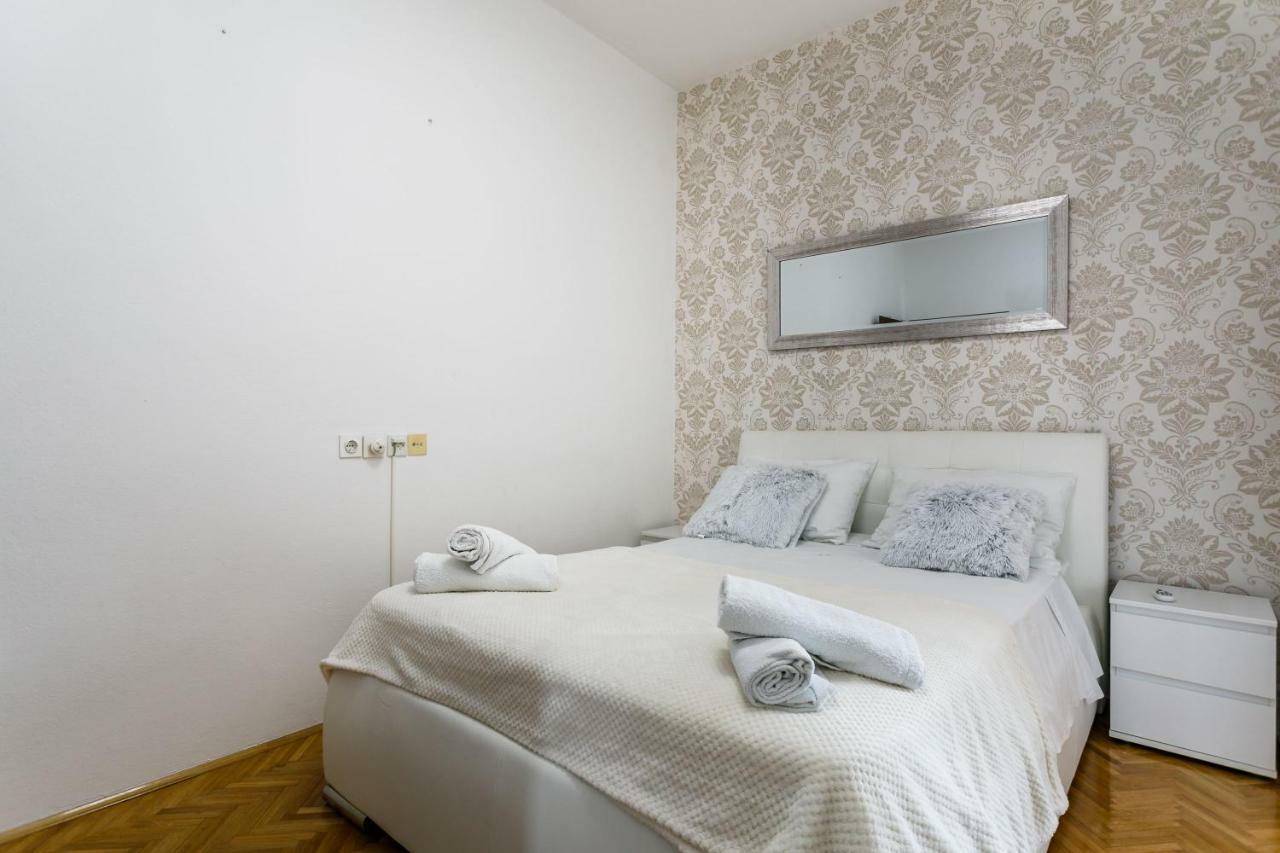 Apartments Mate Balote 54 Krk Bagian luar foto