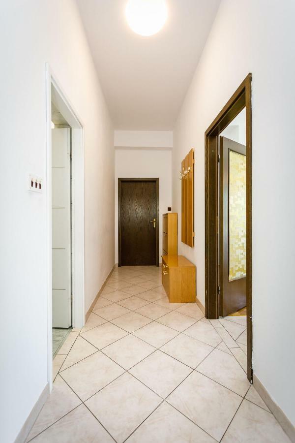 Apartments Mate Balote 54 Krk Bagian luar foto