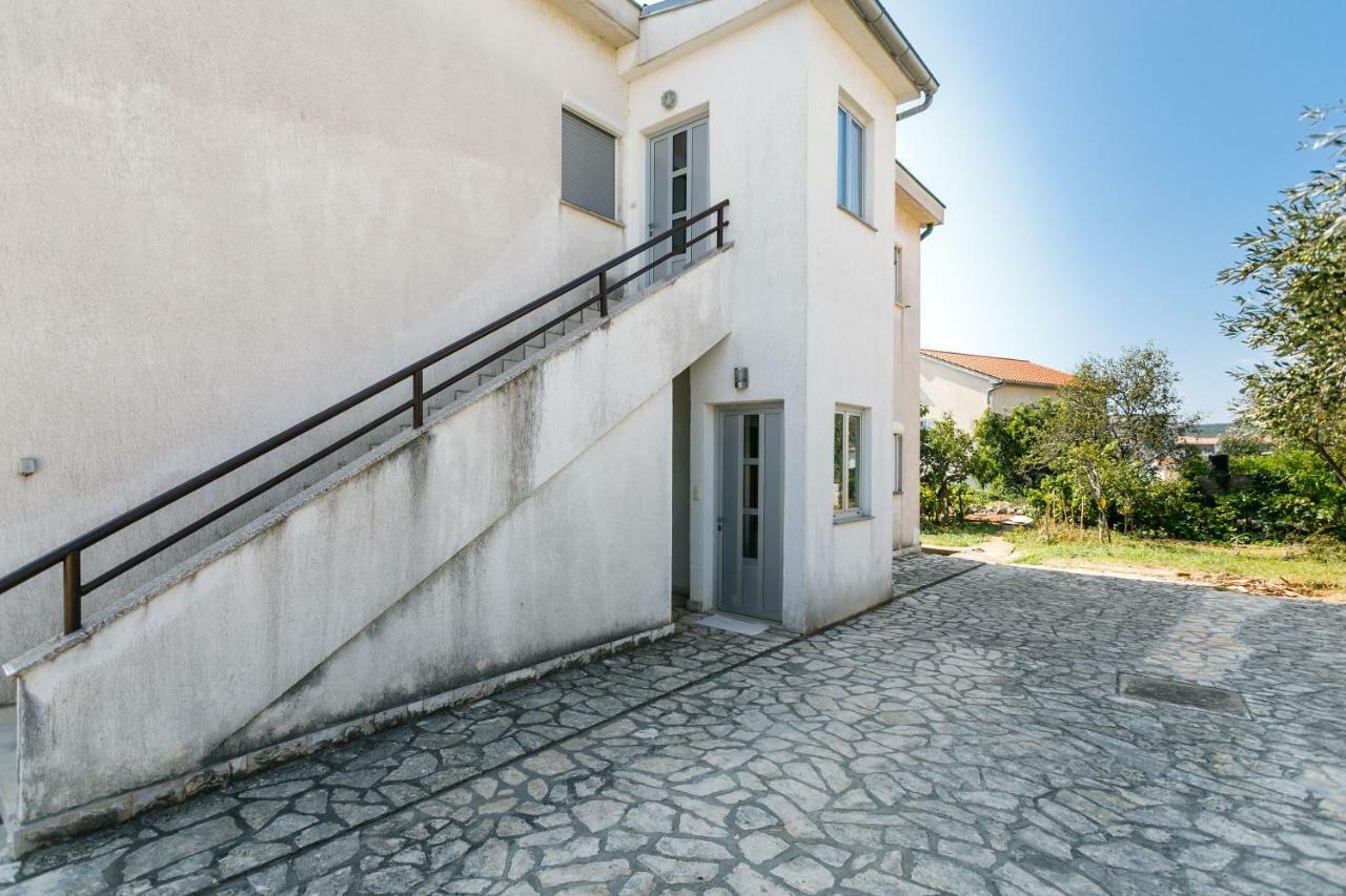 Apartments Mate Balote 54 Krk Bagian luar foto